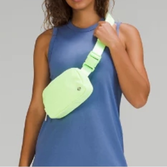 Lululemon Everywhere Belt Bag Faded Zap Extended Strap with Rubberized Logo - Picture 6 of 11